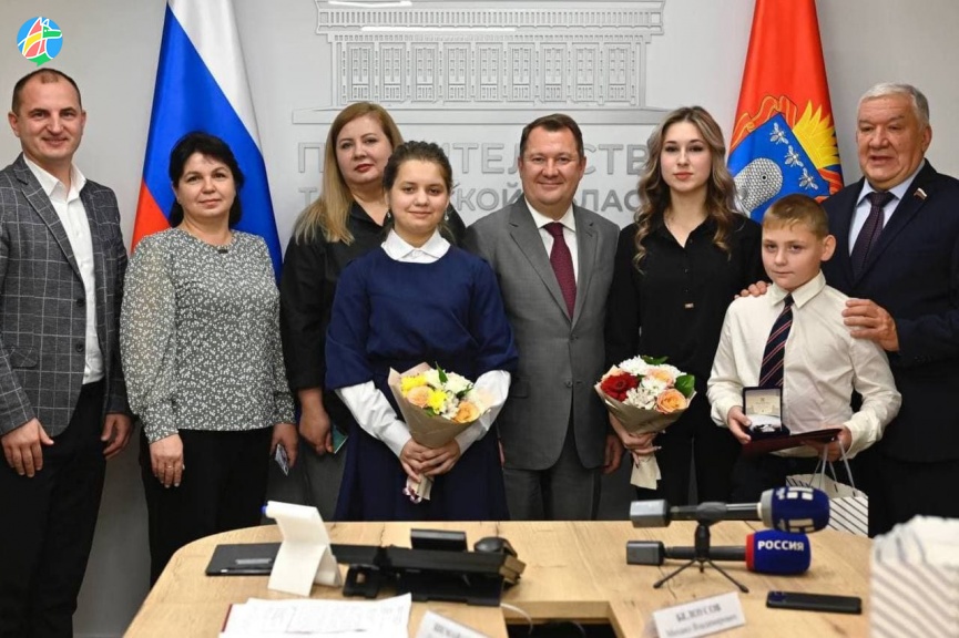 Максим Егоров встретился с юными героями региона