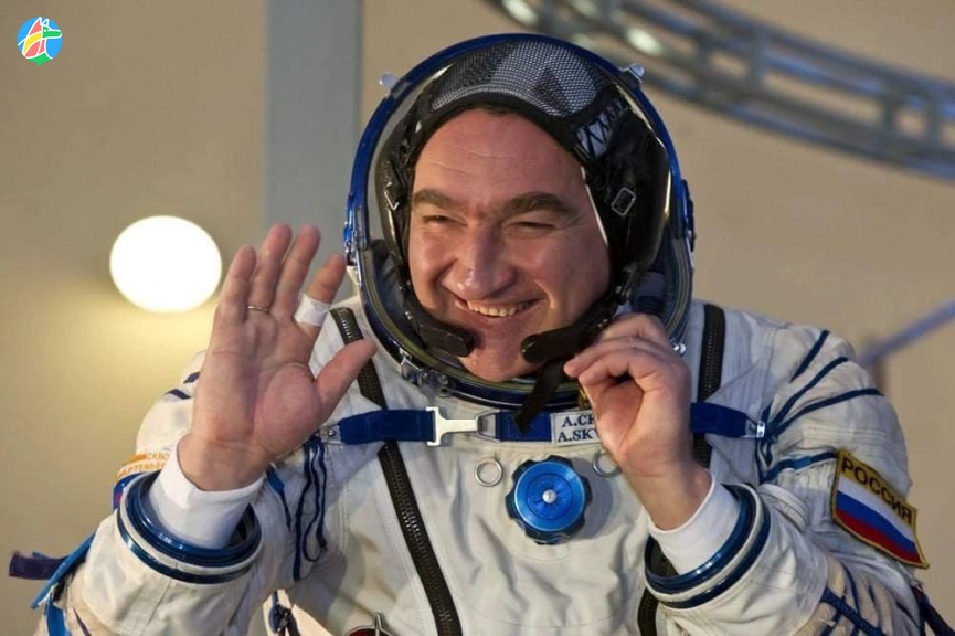 Летчика-космонавта поздравили с праздником