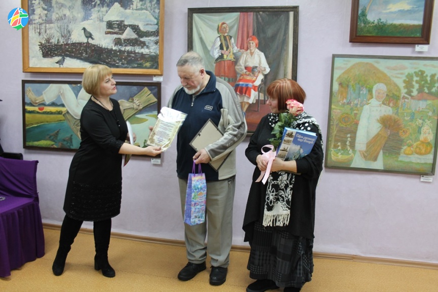 Коллекционеры из Тамбова подарили 57 художественных работ рассказовскому краеведческому музею