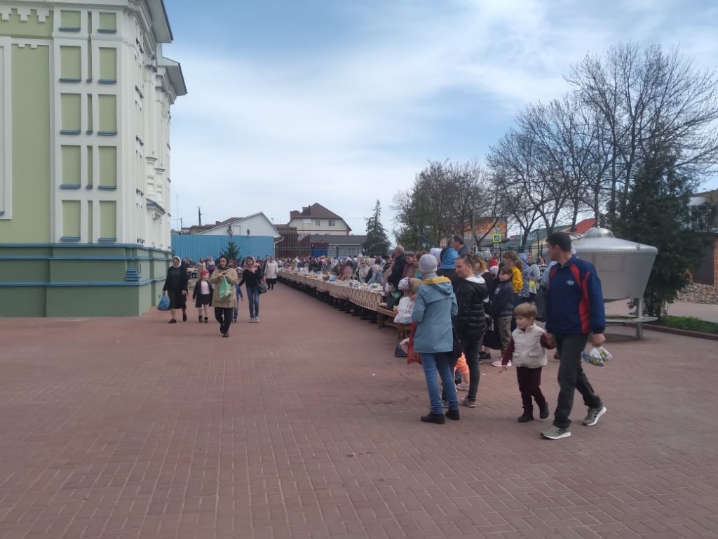 В канун Светлого Христова Воскресения в Иоанно-Богословском храме освятили  пасхальные угощения | 23.04.2022 | Рассказово - БезФормата