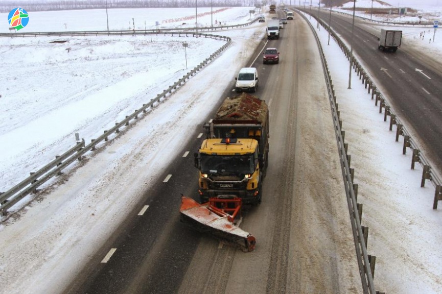 Федеральные трассы Тамбовской области очищает от снега специальная техника