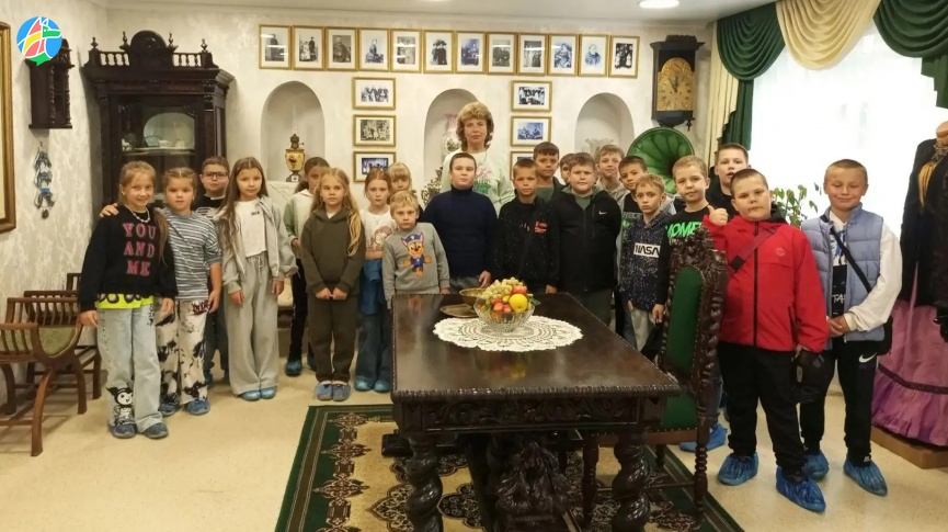 ТАМБОВСКИЕ ШКОЛЬНИКИ ПОСЕТИЛИ КРАЕВЕДЧЕСКИЙ МУЗЕЙ В РАССКАЗОВО