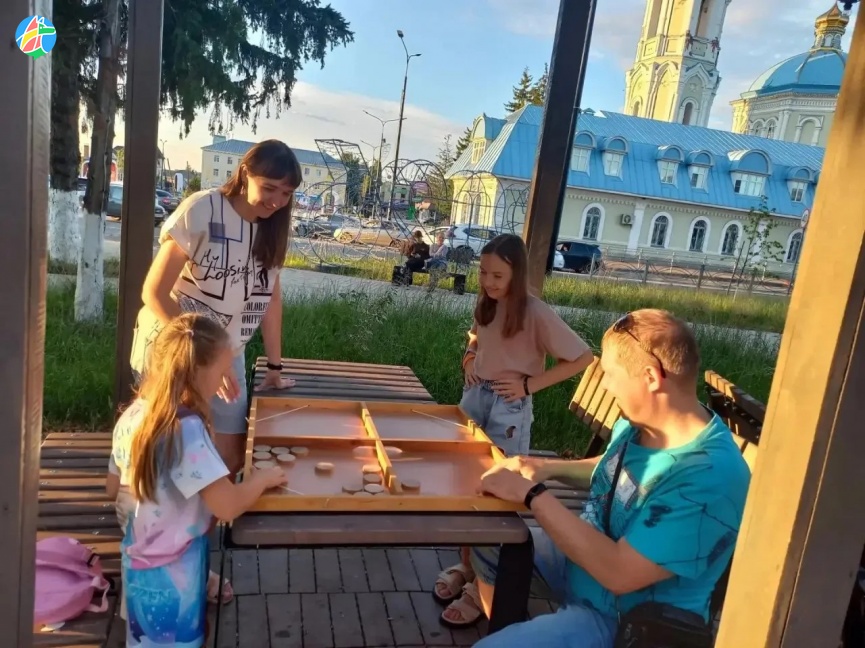 ВРЕМЯ ИНТЕЛЛЕКТА И АЗАРТА: В РАССКАЗОВО ПРОШЕЛ ТУРНИР ПО НАСТОЛЬНЫМ ИГРАМ