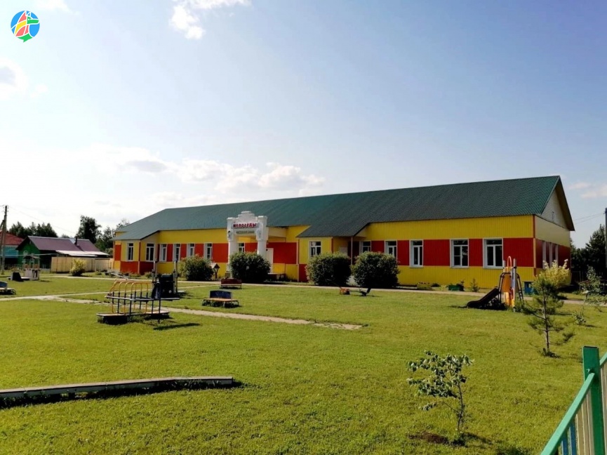 Алексей Поздняков посетил школу и детский сад в селе Нижнеспасское
