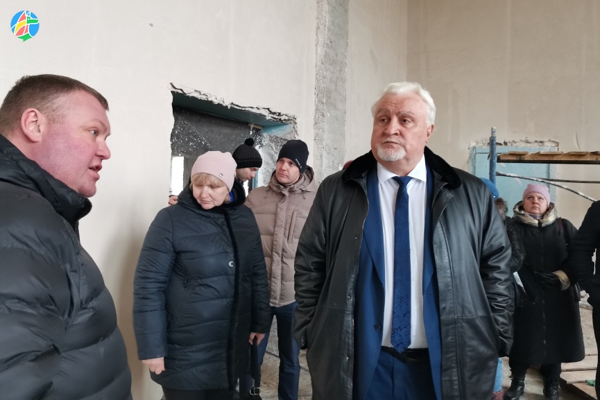 Евгений Матушкин проконтролировал ход ремонта в школе Мичуринского района