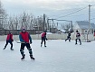В селе Платоновка отцы и сыновья сыграли в хоккей