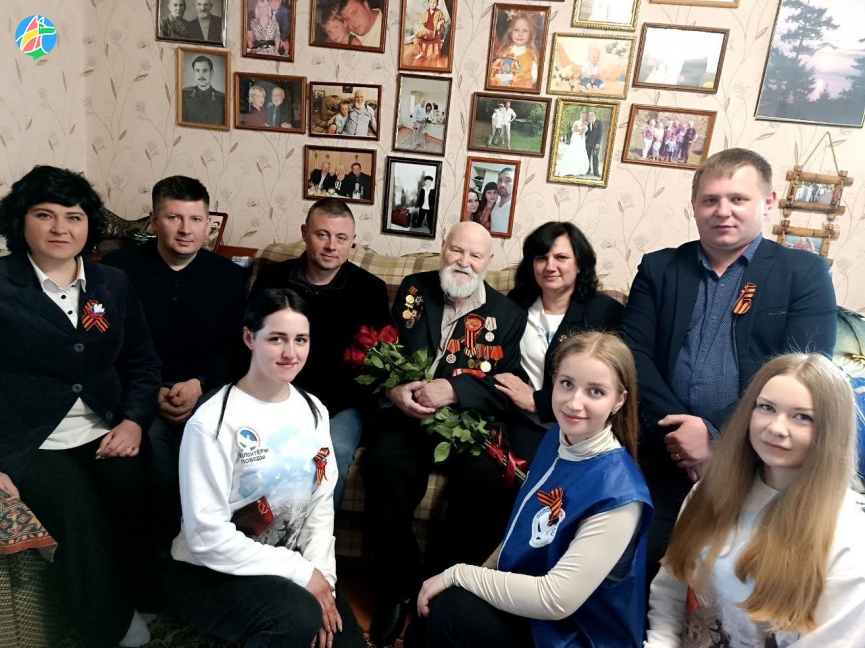 97-летнего Ветерана Великой Отечественной войны поздравили с наступающим праздником