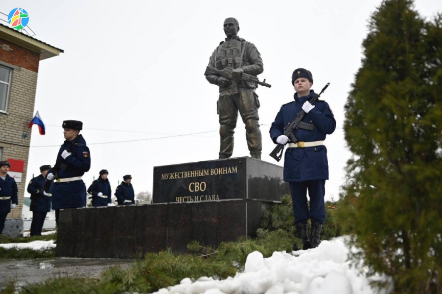 Первый в России памятник участникам СВО открыли в Тамбовской области