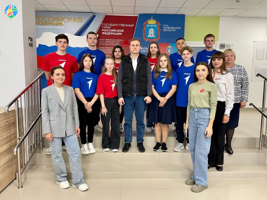 Школу в селе Хитрово посетил полномочный представитель администрации президента РФ