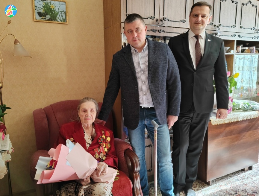 101-летнюю Прасковью Шебанову поздравили с 8 Марта 