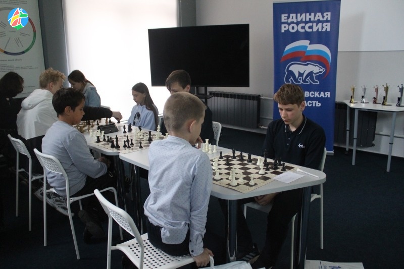 Школьники Моршанска победили в турнире «Шахматная Лига»