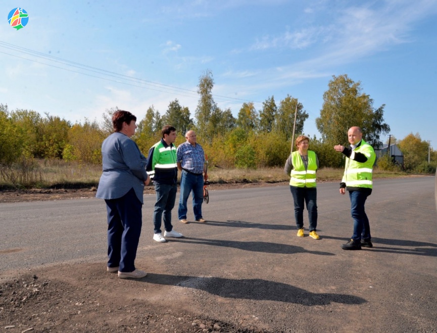 Заканчивают ремонтировать дорогу от села Рождественское до села Телешовка 