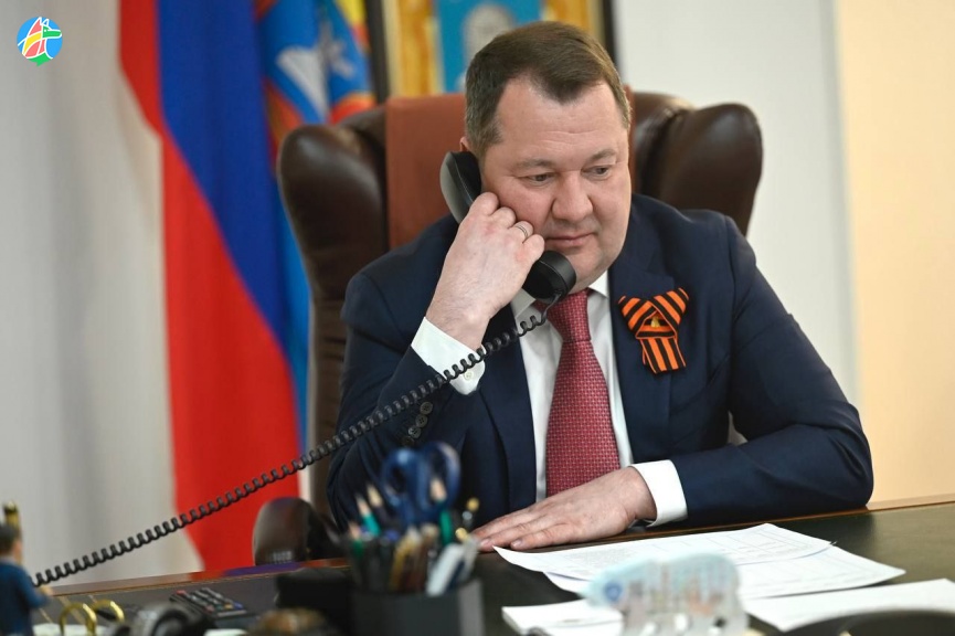 Максим Егоров поздравил по телефону Марию Симонову с Днем Победы