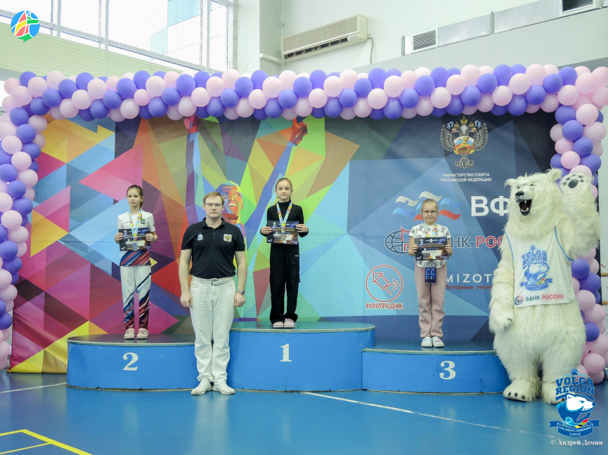 Мария Родионова из Мичуринска завоевала три золотых медали на соревнованиях по плаванию