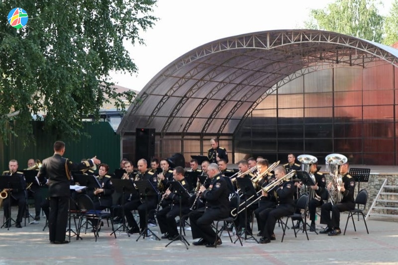 Выступление военного оркестра в Мичуринске