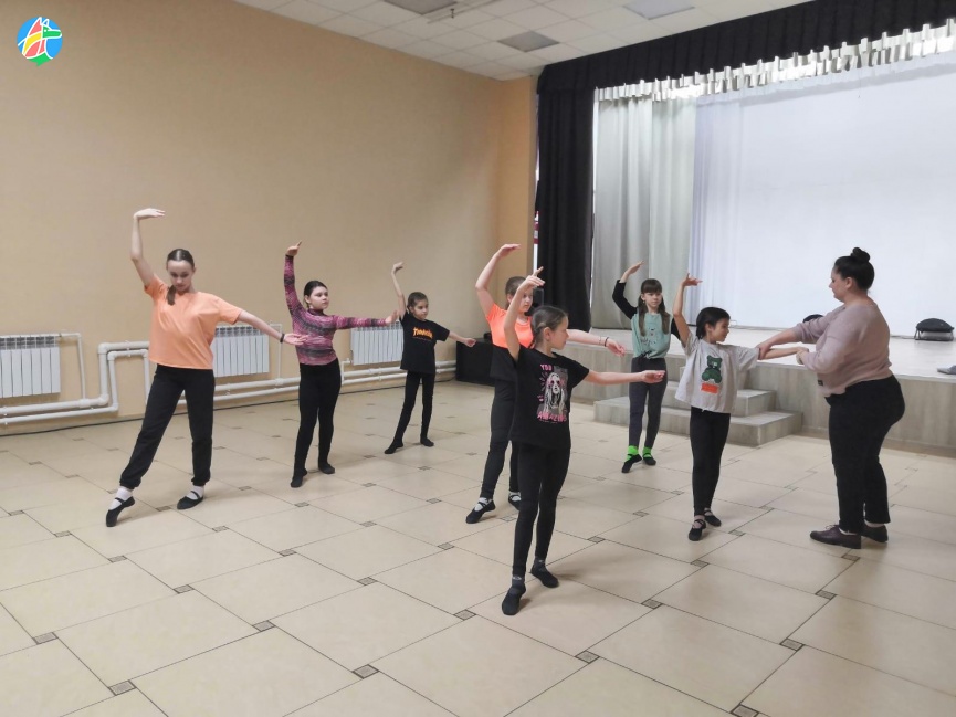 В Моршанском районе для девочек хореографической студии провели час культурного наследия 